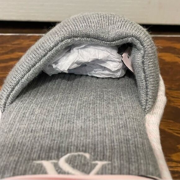 NWT Victoria’s Secret Ribbed Knit Closed Toe Slippers Gray and Pink Size Small - Picture 2 of 5